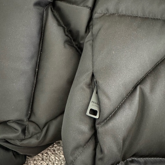 *Authentic* Prada Re-Nylon Gabardine Cropped Down Jacket - Picture 6 of 12